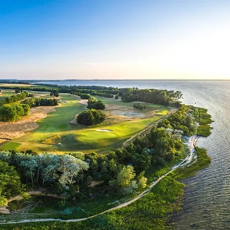 Bades Huk Ferien-resort * Hohenkirchen (Nordwestmecklenburg)